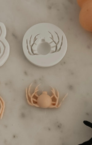 Open image in slideshow, “Creepy Spider” mold
